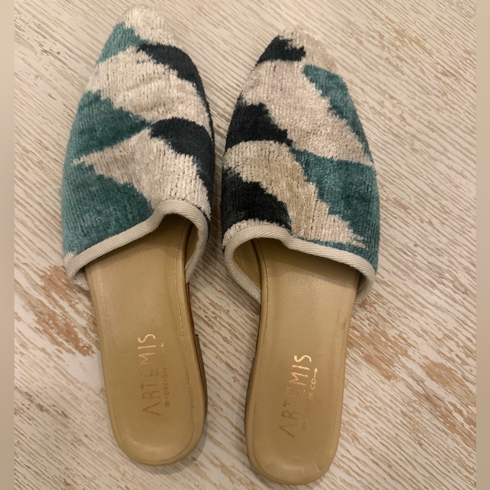 Artemis Pointed Slides